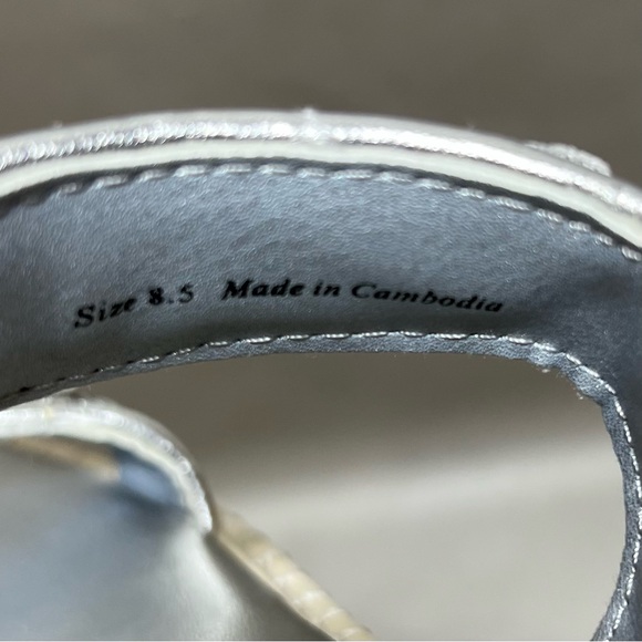 Dolce Vita Debra Silver Distressed Chunky Platform Sandal, Size 8 1/2, NWOT - Picture 3 of 14